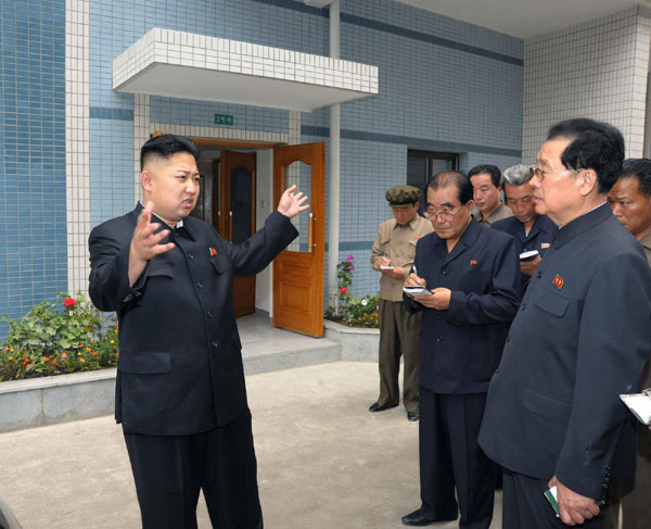 DPRK's Kim Jong-un visits apartment house