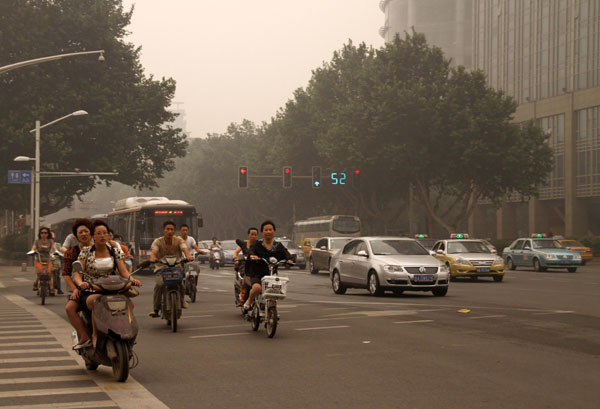 Yellow haze shrouds Nanjing