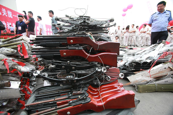 Chinese police destroy 100,000 illegal guns