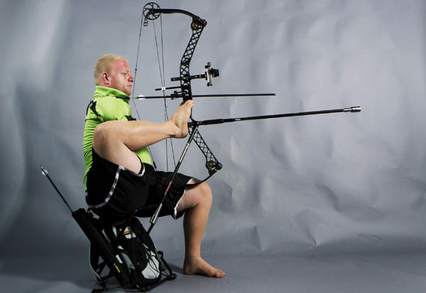 US Paralympic archer showing off archery technique