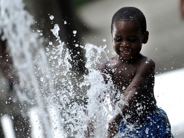 New York heat draws people to water