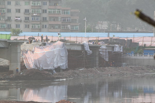 Bridge under construction collapses in NE China