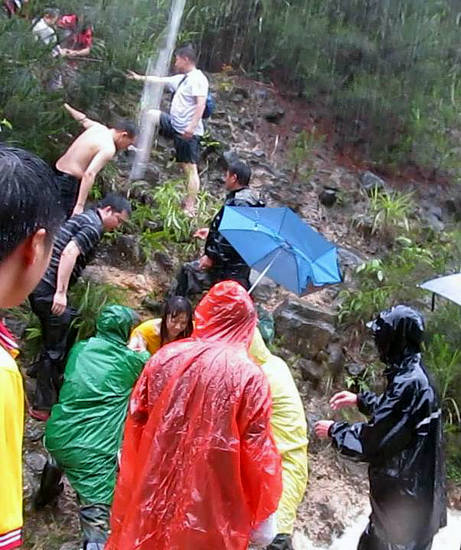 Heavy rains cause 2 missing in C China's scenic spot