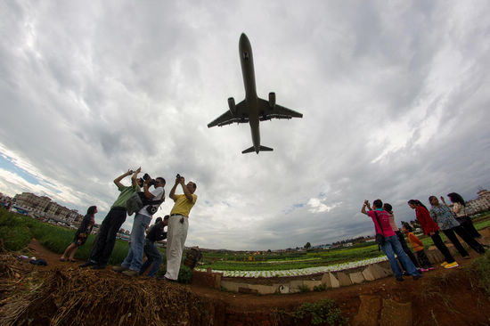Aviation fans say goodbye to Kunming airport