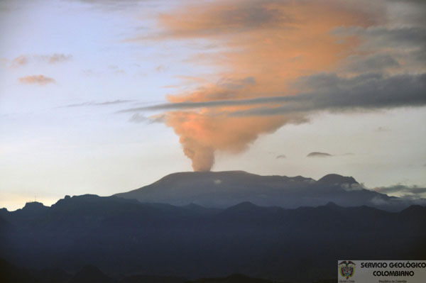 Nevado del Ruiz volcano erupts