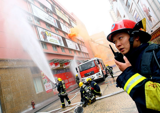 Fire evacuation drill held in Shanghai