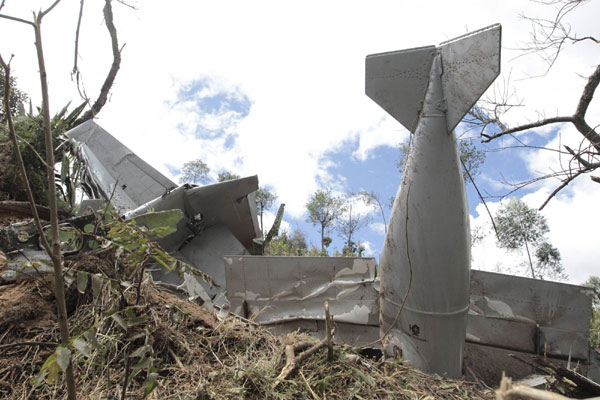 Colombian military aircraft crashes in mountains