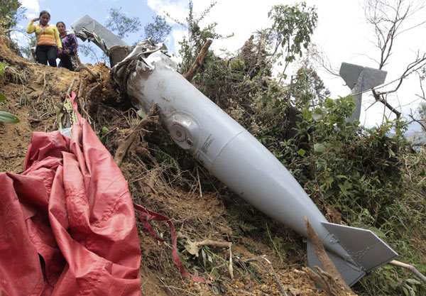 Colombian military aircraft crashes in mountains