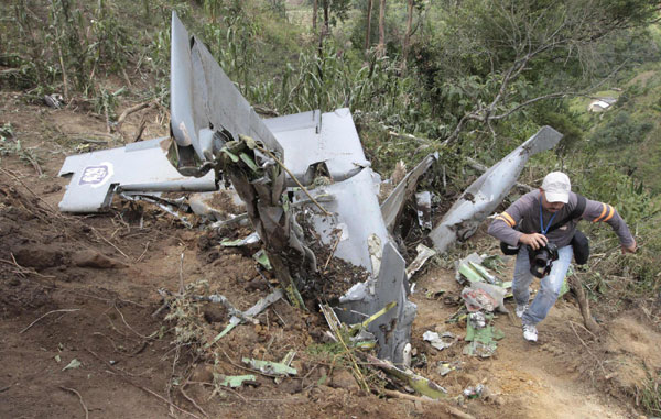 Colombian military aircraft crashes in mountains