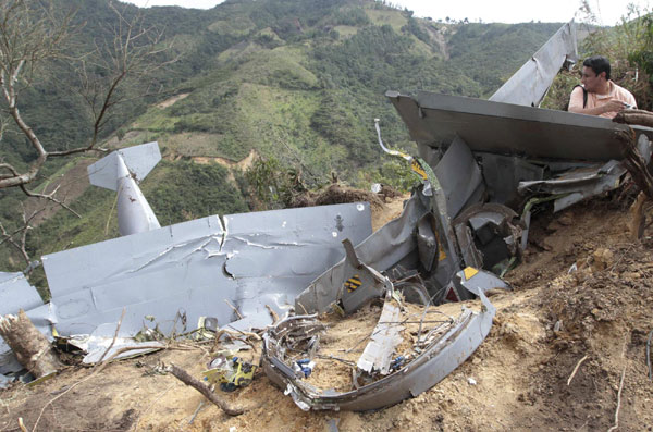Colombian military aircraft crashes in mountains