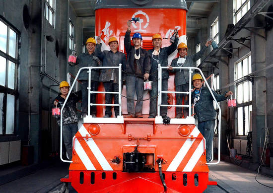 'Colorful' life of locomotive painters