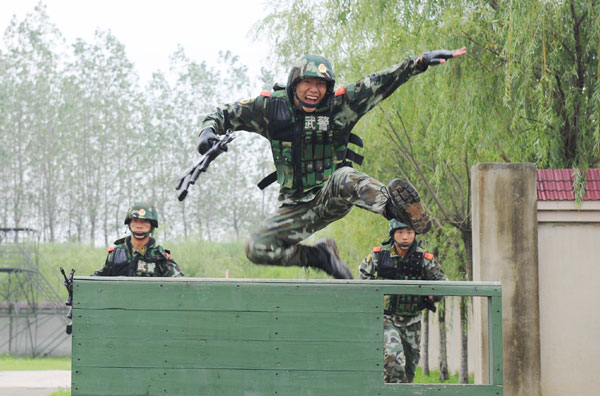 Anti-terrorism drill in E. China