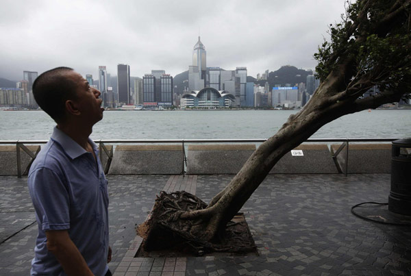 Typhoon Vicente lashes South China