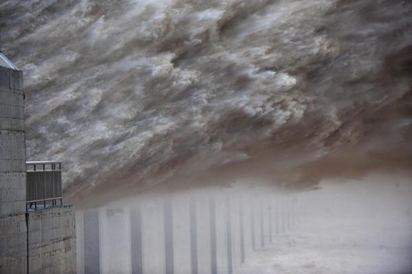 Three Gorges Dam hits record flood peak