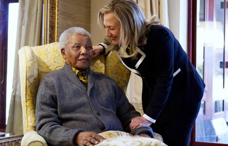 Clinton visits Mandela at his rural home
