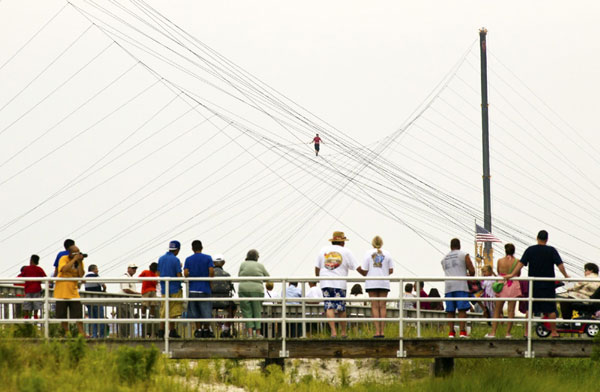 Nik Wallenda walks high wire in California