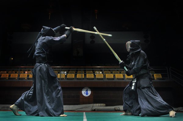 Office workers fight kendo to stay strong