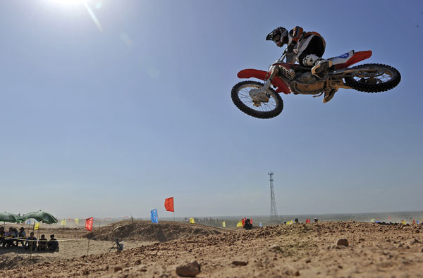 Motorcycles race through desert in NW China