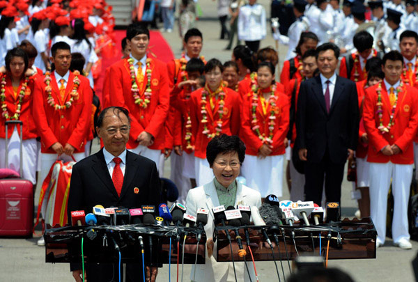Mainland gold medalists visit Hong Kong