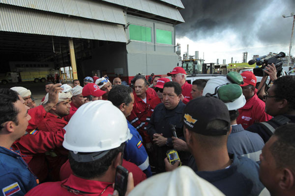 Chavez visits Amuay refinery
