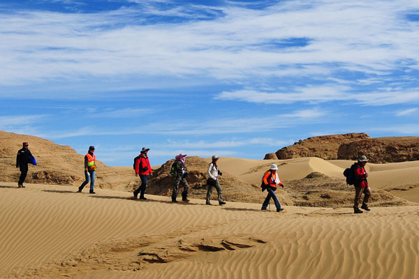 Desert hike battling nature's extremes