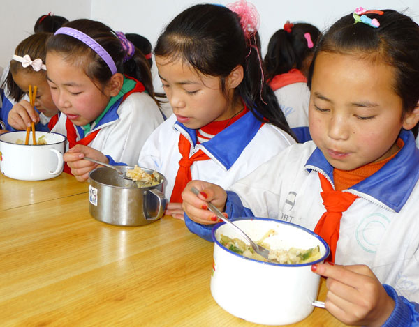 2.3m students in rural Gansu get free lunch[1]|ch