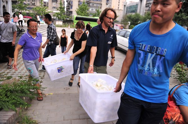 Kind-hearted Brit sells home to feed homeless