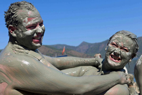 Visitors drawn to Turkey's famous mud baths