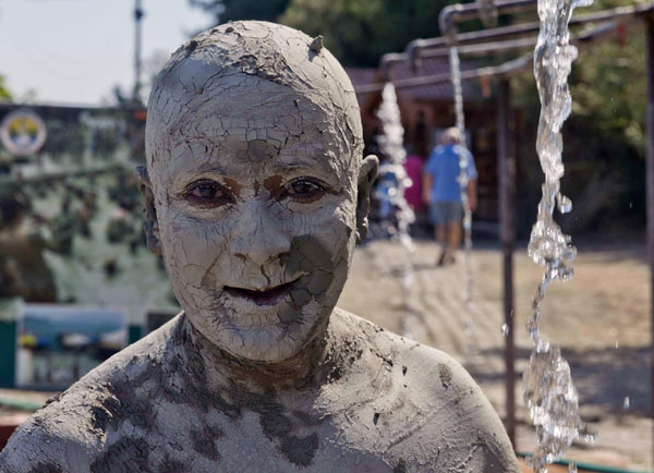 Visitors drawn to Turkey's famous mud baths