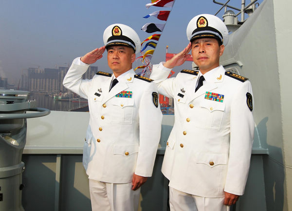 Zhang Zheng (L), captain of China's first aircraft carrier 'Liaoning', and Political Commissar Mei Wen pose for a photo on Sept 24, 2012. Hu attends aircraft carrier handover ceremony