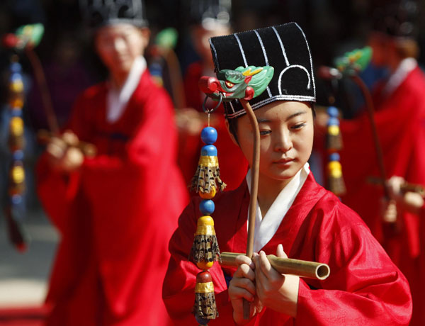 S. Korean students memorize philosopher Confucius