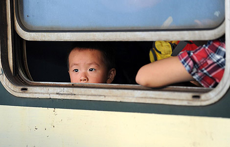 China's railways see record traffic