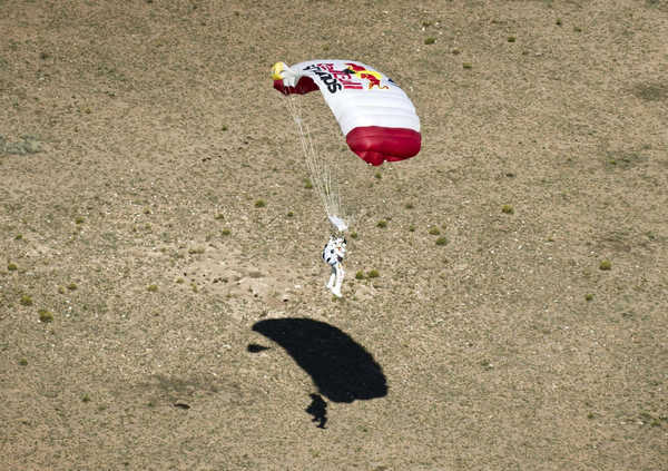 Felix Baumgartner makes record-setting skydive