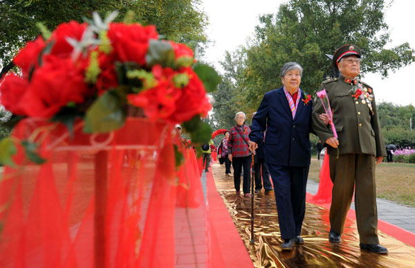 Elderly couples celebrate wedding anniversary