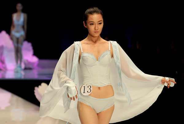 Underwear sizzles at China Fashion Week