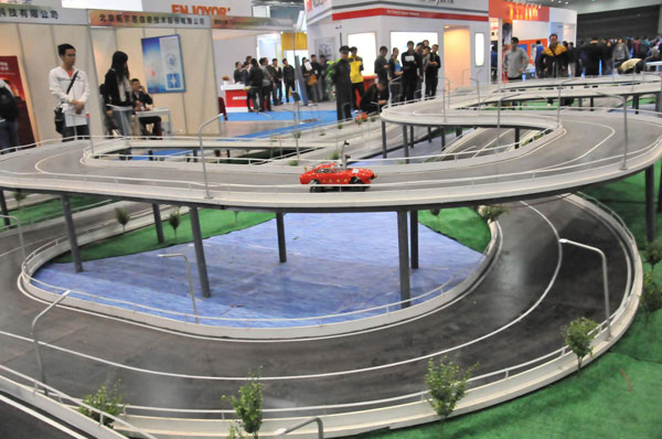 Dancing robots open China Intelligent Expo