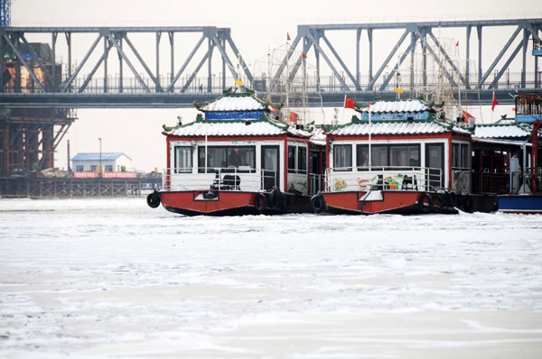 Harbin section of Songhua River closed for season