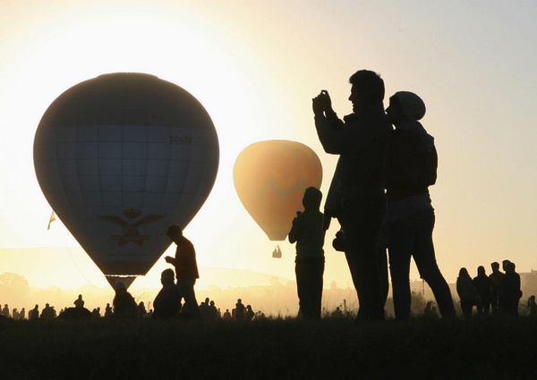 Int'l Hot-Air Balloon Festival held in Leon