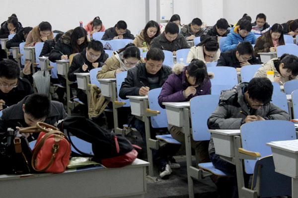 China holds 2013 civil service exams