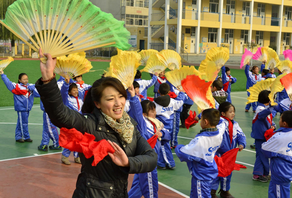 Traditional dance popular with young Chinese