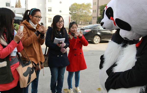 Students in E China campaign for AIDS awareness