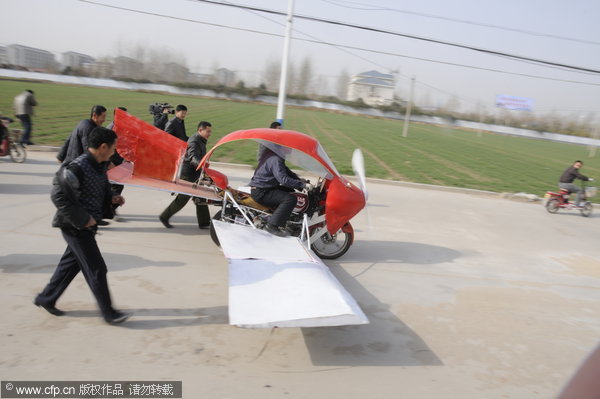 Farmer in E China tries to fly homemade plane
