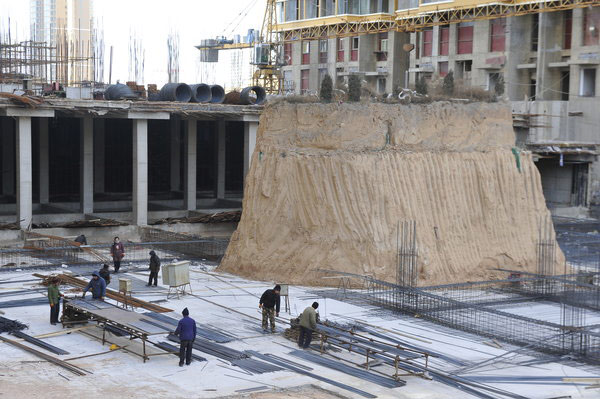 Mound of graves amid construction activity