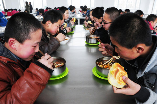 Standardized school canteens offer safe lunch