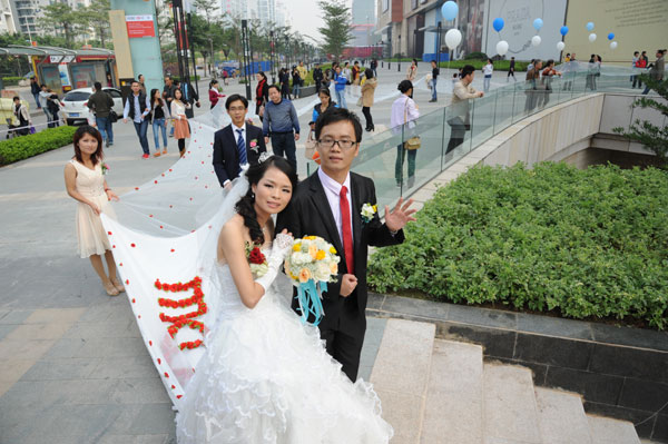 Nanning bride wears 520-meter wedding veil