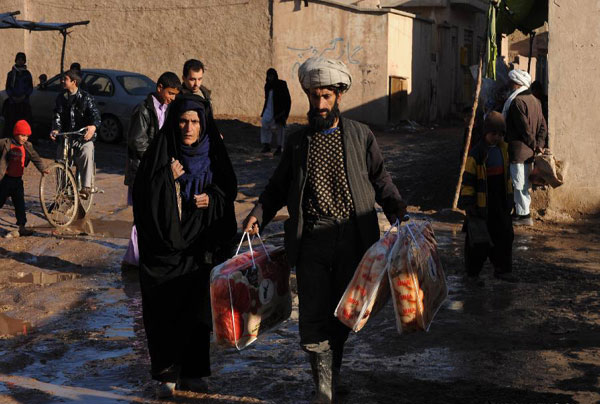 Afghan people receive winter relief assistance