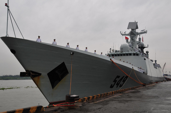 Chinese warships visit Vietnam