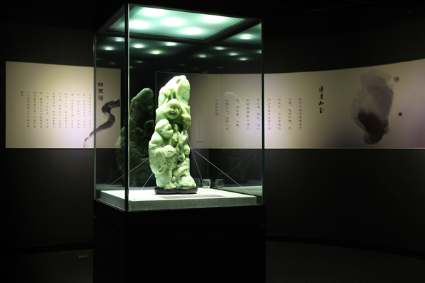 Precious jade on display for free in Beijing