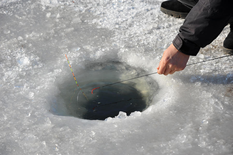 Ice fishing in E China