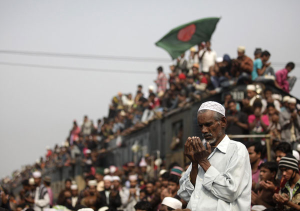 Muslims pray for forgiveness and blessings